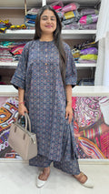Close up of Kaftan Style Kurta Set - Kutch Poshak