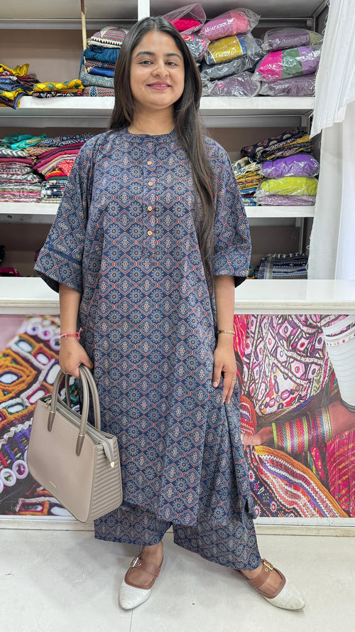 Close up of Kaftan Style Kurta Set - Kutch Poshak