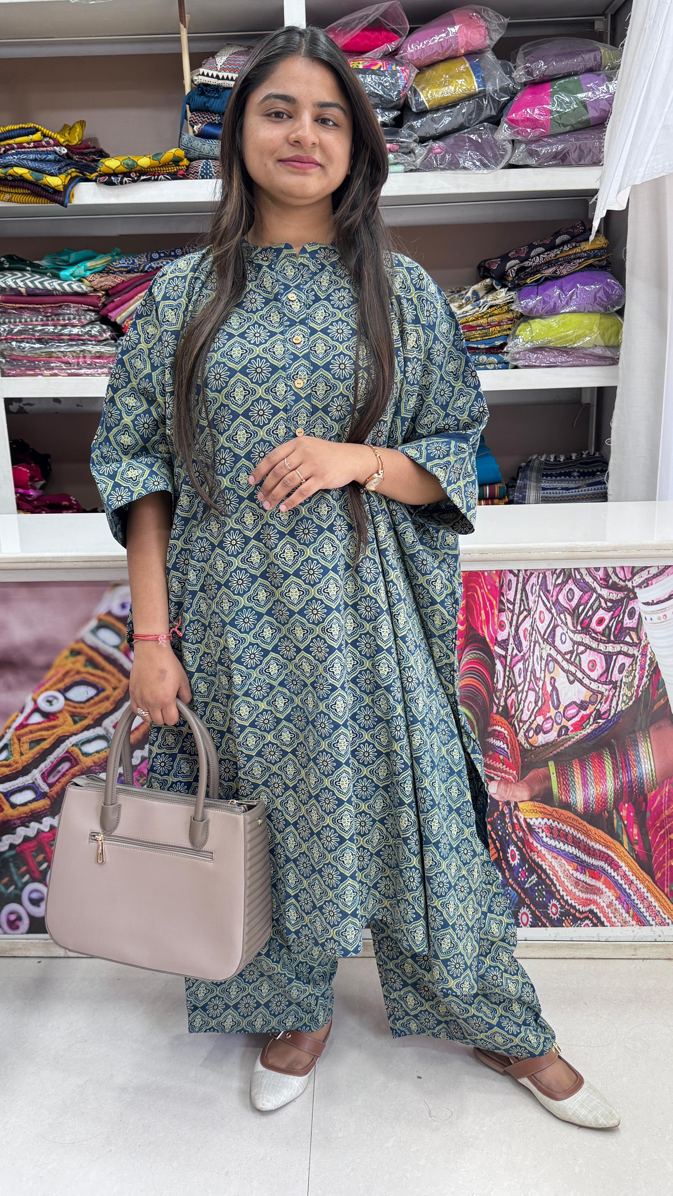 Kaftan Style Kurta Set by Kutch Poshak