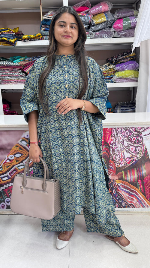 Kaftan Style Kurta Set by Kutch Poshak