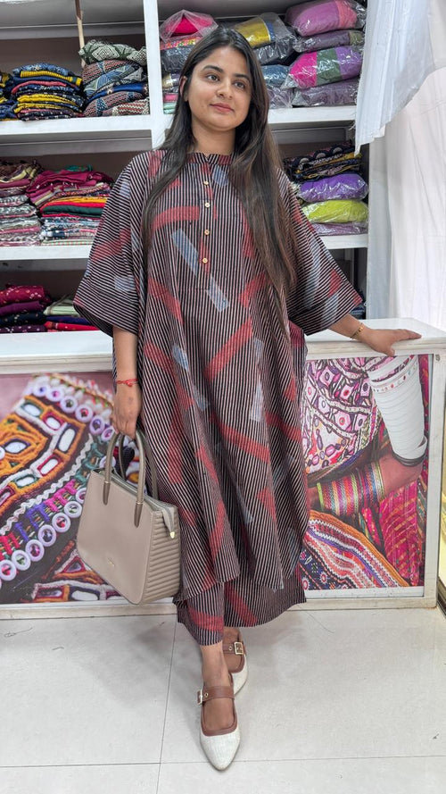 Kaftan Style Kurta Set by Kutch Poshak