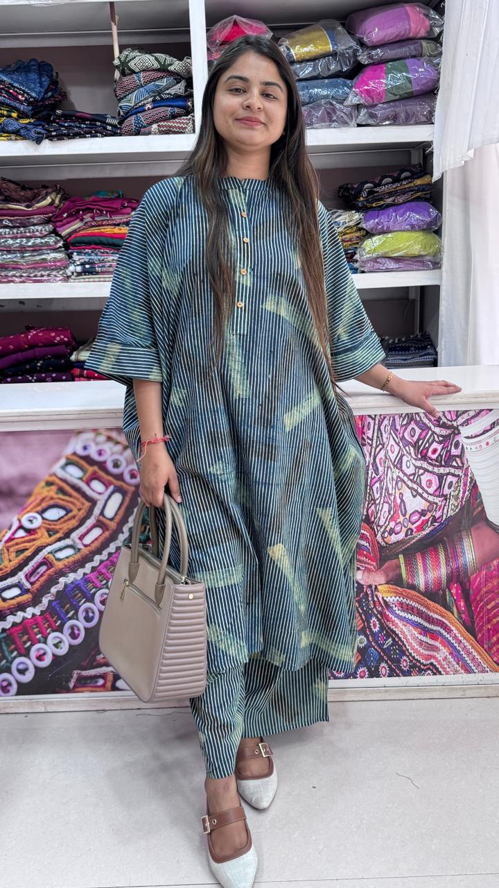 Close up of Kaftan Style Kurta Set - Kutch Poshak