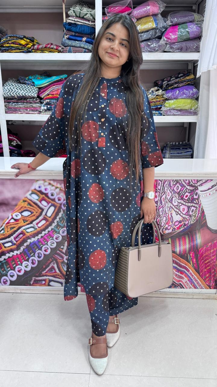 Kaftan Style Kurta Set by Kutch Poshak