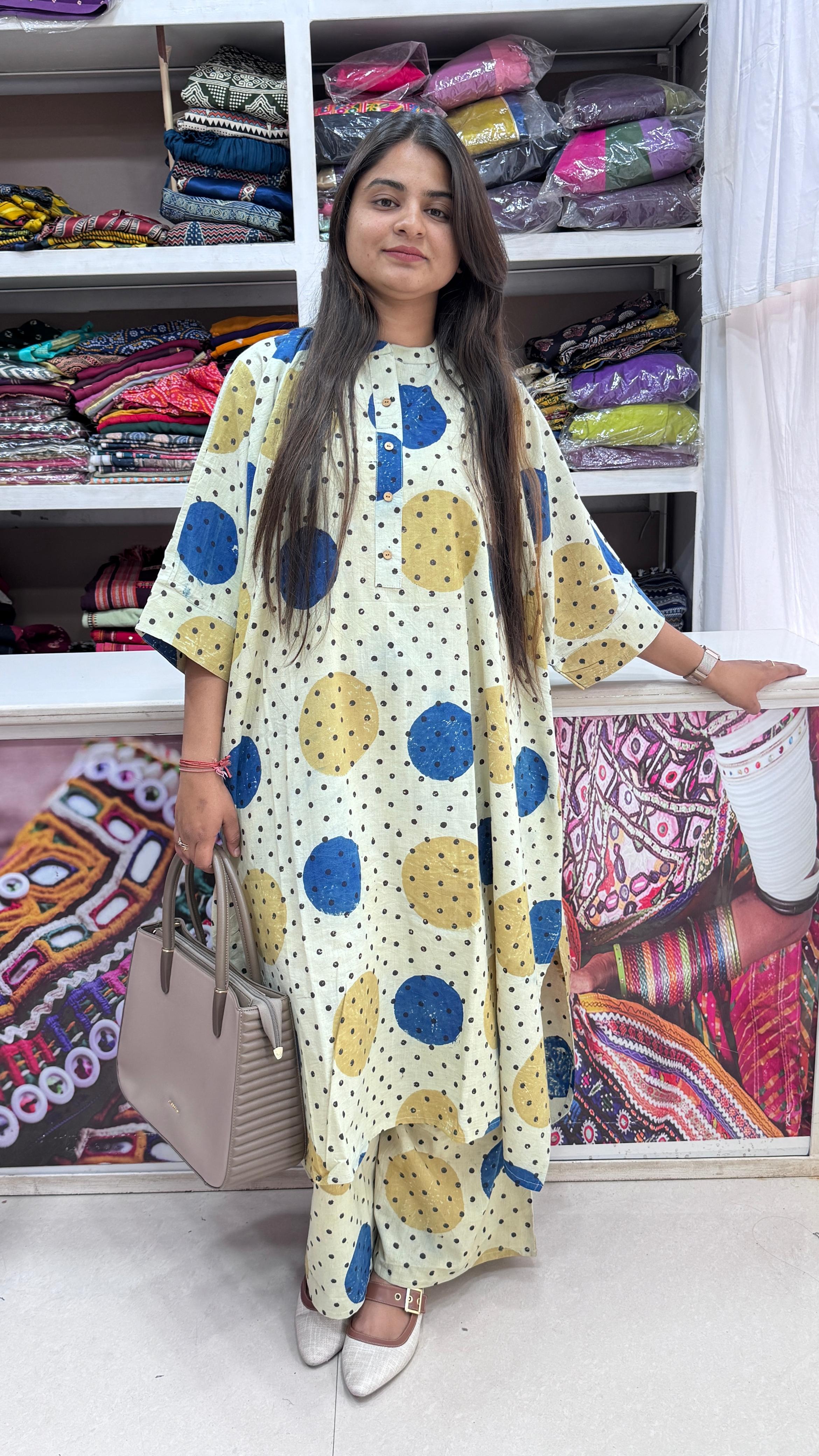Close up of Kaftan Style Kurta Set - Kutch Poshak