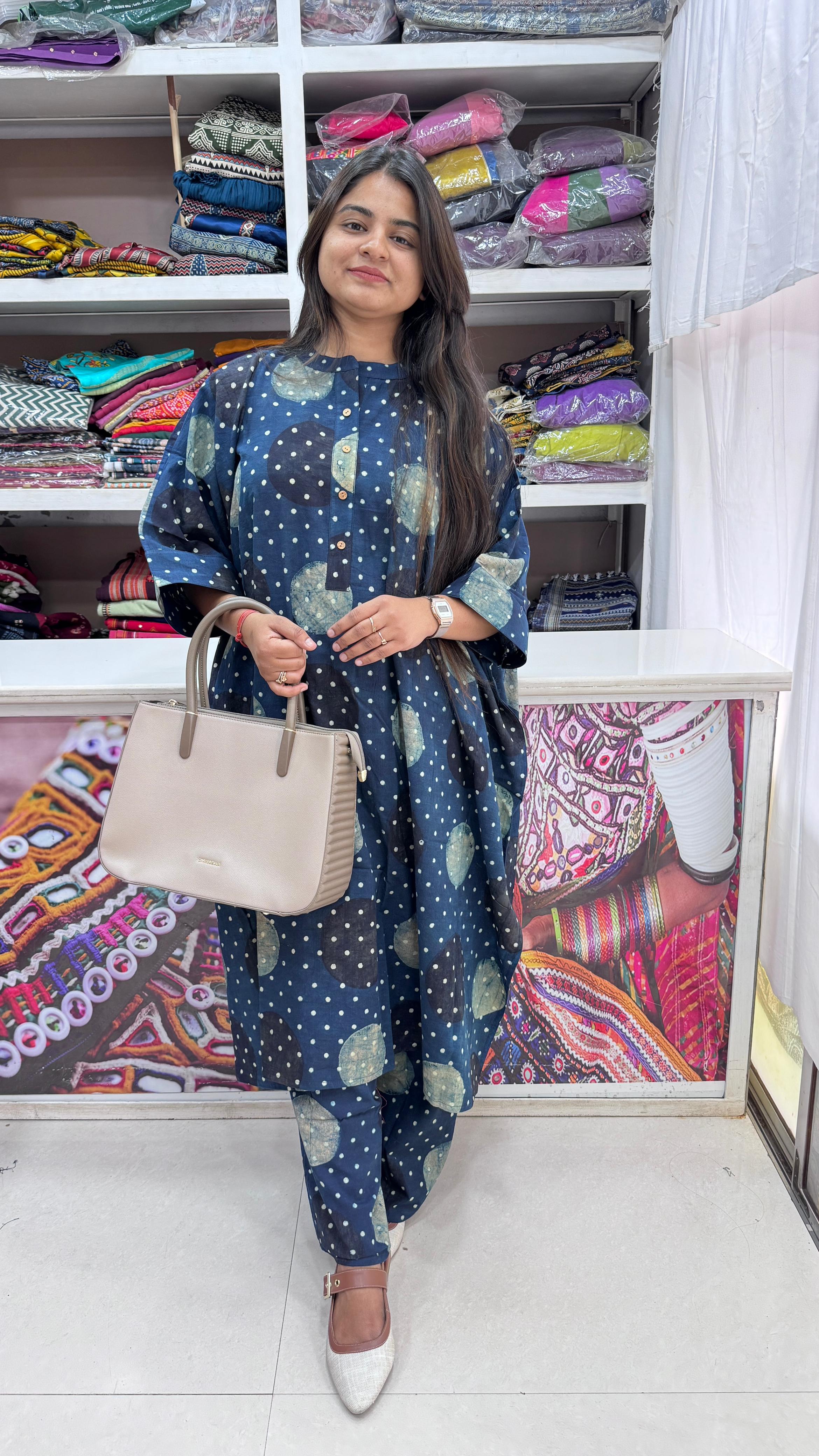 Kaftan style kurta set by Kutch Poshak