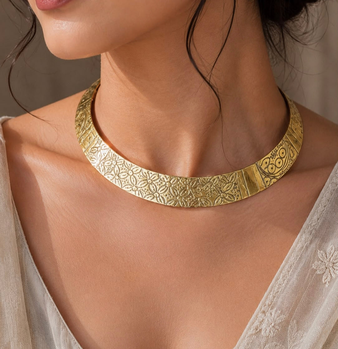 Hasli neck-piece